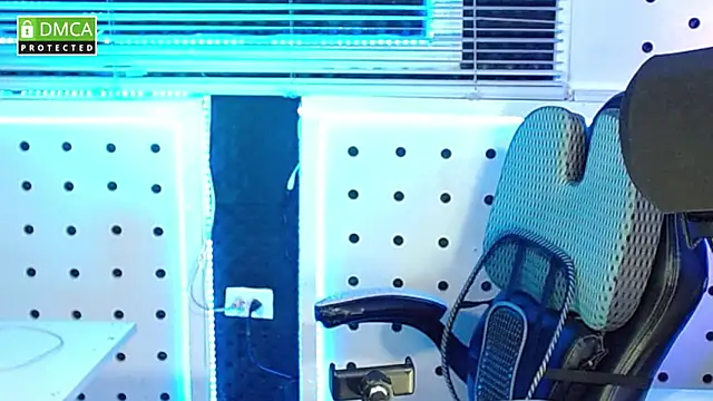 Darko0717 online show from October 13, 2025, 11:43 am