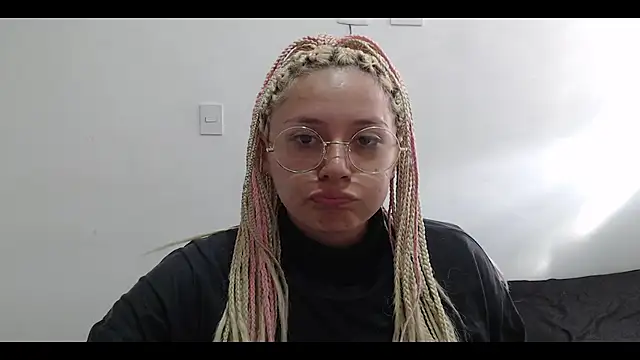 MommyMiaWs online show from January 6, 2025, 9:00 pm