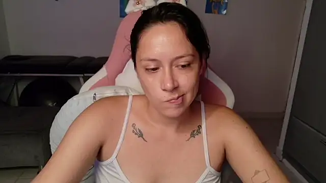 Snapshot of MommyMiaWs chatting on June 12, 2026, 5:12 pm MommyMiaWs online show from June 12, 2026, 5:12 pm