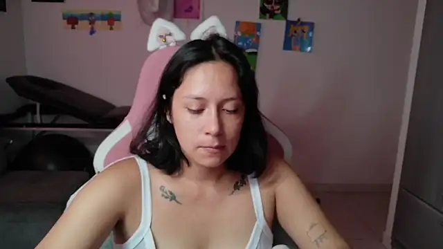 Snapshot of MommyMiaWs chatting on June 23, 2026, 2:04 pm MommyMiaWs online show from June 23, 2026, 2:04 pm