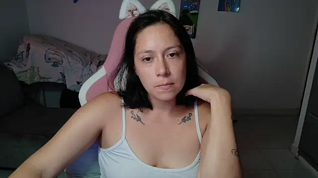 Snapshot of MommyMiaWs chatting on July 1, 2026, 4:40 pm MommyMiaWs online show from July 1, 2026, 4:40 pm