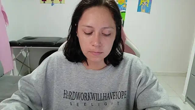 Snapshot of MommyMiaWs chatting on July 8, 2026, 12:48 am MommyMiaWs online show from July 8, 2026, 12:48 am