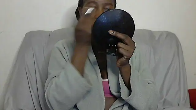 sluttylaura21 online show from March 16, 2025, 12:01 am