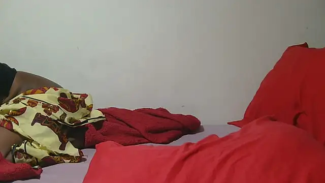 sluttylaura21 online show from September 17, 2025, 4:52 pm