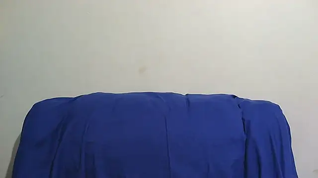 sluttylaura21 online show from October 29, 2025, 5:04 pm