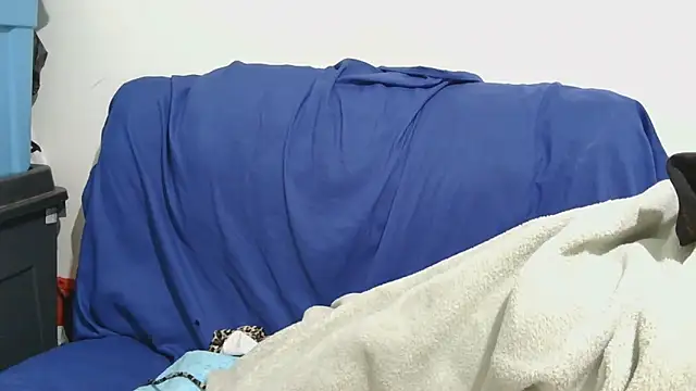 sluttylaura21 online show from November 11, 2025, 4:40 pm