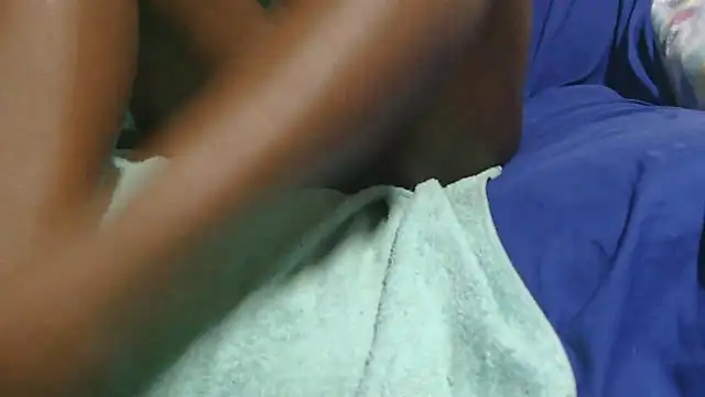 sluttylaura21 online show from January 14, 2026, 6:35 pm