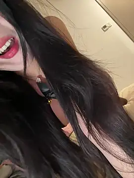 Serena-AU online show from April 21, 2026, 3:28 pm