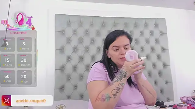 anette cooper online show from October 18, 2025, 3:42 am