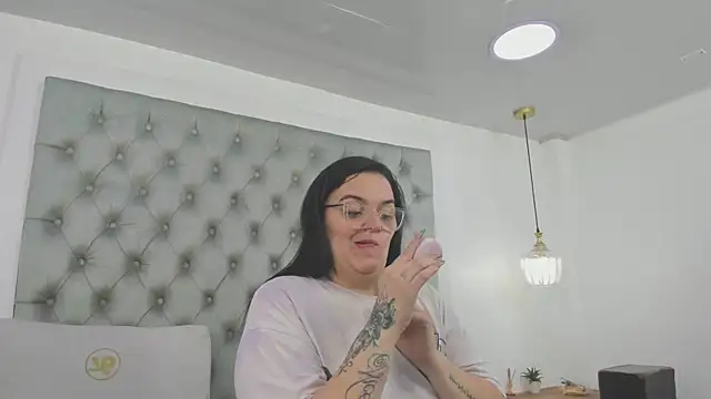 anette cooper online show from April 8, 2026, 3:06 am