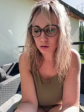 Leanymphoo online show from April 21, 2026, 9:04 am