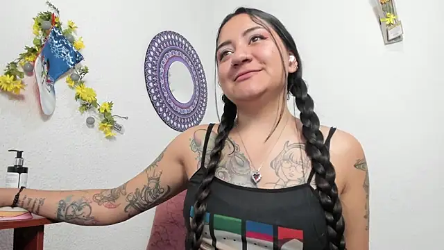 Hanna moore1 online show from December 16, 2024, 7:21 pm