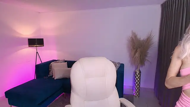 emilly smith 1 online show from March 20, 2025, 3:13 am