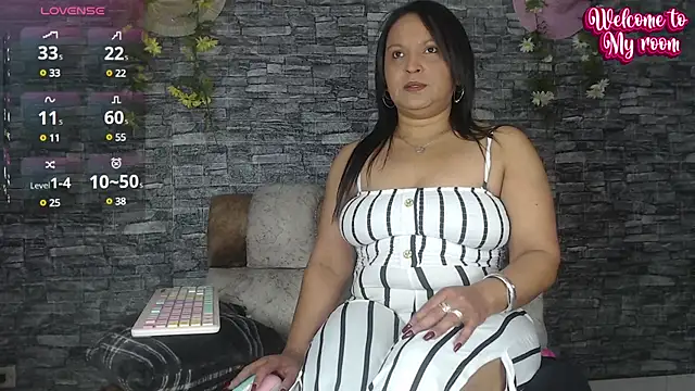 Danna Paolaa  online show from February 18, 2025, 2:05 am