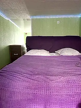 KiraXTender online show from March 11, 2026, 2:06 am