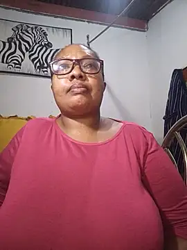 Snapshot of YELLOW_BONE chatting on June 18, 2026, 8:24 pm YELLOW BONE online show from June 18, 2026, 8:24 pm