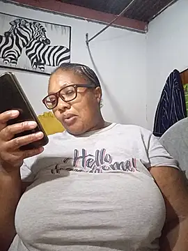 Snapshot of YELLOW_BONE chatting on June 30, 2026, 9:05 pm YELLOW BONE online show from June 30, 2026, 9:05 pm