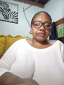 Snapshot of YELLOW_BONE chatting on July 21, 2026, 8:55 pm YELLOW BONE online show from July 21, 2026, 8:55 pm