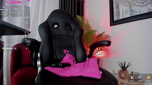 Snapshot of brianahill_ chatting on March 8, 2025, 7:53 pm brianahill online show from March 8, 2025, 7:53 pm