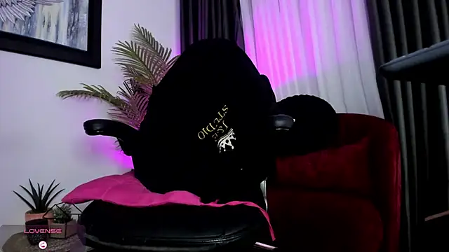 Snapshot of brianahill_ chatting on October 4, 2025, 7:23 pm brianahill online show from October 4, 2025, 7:23 pm