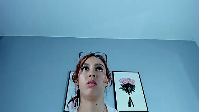 Estrella Duran online show from April 15, 2026, 7:58 pm