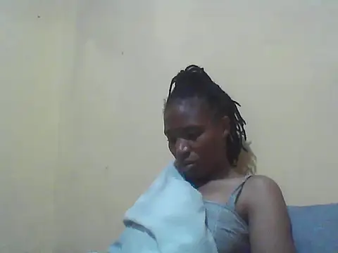 Smillie prety online show from November 19, 2025, 4:23 am