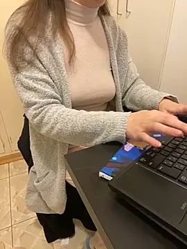 AlisaaRose online show from March 12, 2025, 7:28 pm