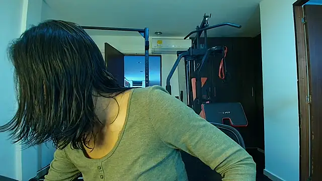 JuliKim  online show from October 9, 2025, 12:25 pm