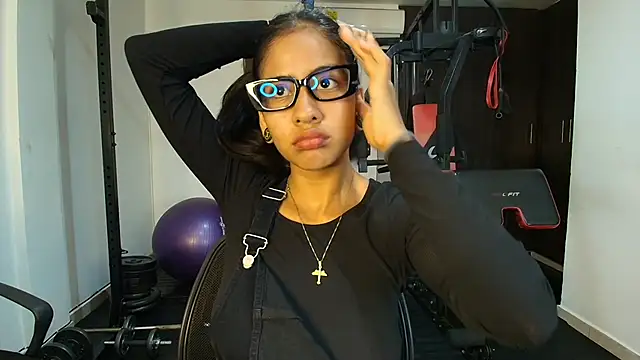 JuliKim  online show from October 10, 2025, 12:48 pm