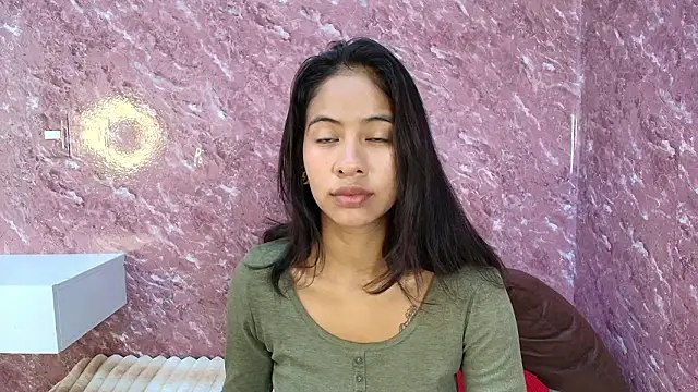 JuliKim  online show from March 5, 2026, 12:34 pm