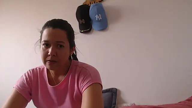 lady hot2xx online show from February 20, 2025, 8:14 pm