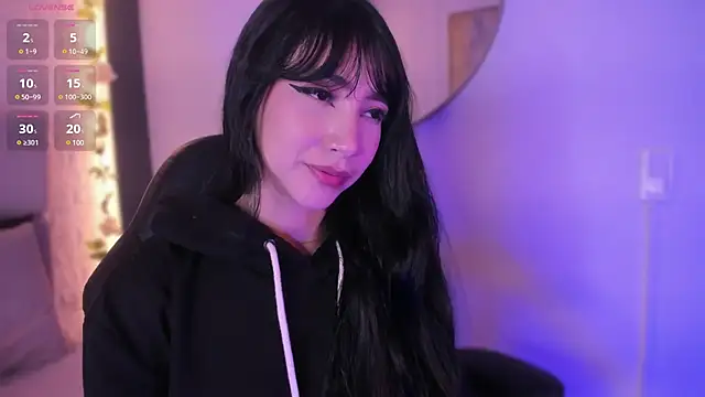 emma woods  online show from December 15, 2024, 3:31 pm