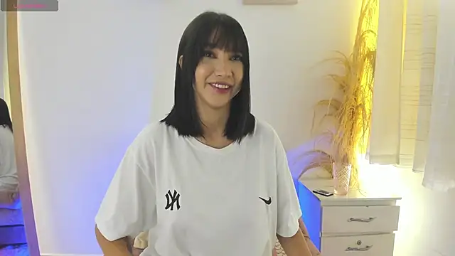 emma woods  online show from February 3, 2026, 2:53 am