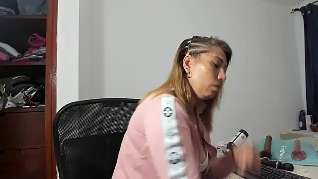 Chloemiller89 online show from March 14, 2025, 8:06 pm