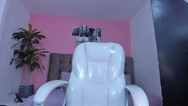 Snapshot of aleja_cute_ chatting on January 17, 2025, 3:45 am aleja cute online show from January 17, 2025, 3:45 am