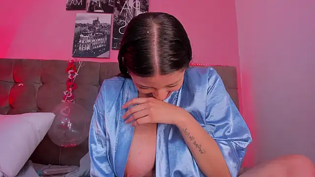 Snapshot of aleja_cute_ chatting on February 15, 2025, 10:33 am aleja cute online show from February 15, 2025, 10:33 am