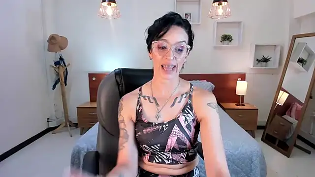 Kristen Garner online show from January 11, 2025, 8:54 pm