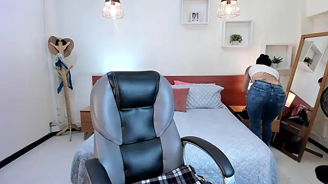 Kristen Garner online show from January 13, 2025, 8:15 pm