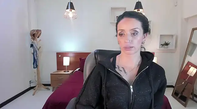 Kristen Garner online show from February 3, 2025, 9:07 pm