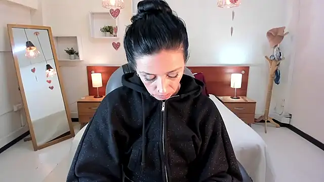 Kristen Garner online show from February 22, 2025, 12:49 am