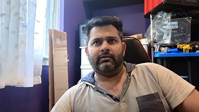 Snapshot of Sakhtlaundaz chatting on May 8, 2026, 8:58 pm Sakhtlaundaz online show from May 8, 2026, 8:58 pm