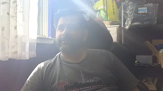 Snapshot of Sakhtlaundaz chatting on June 1, 2026, 12:51 pm Sakhtlaundaz online show from June 1, 2026, 12:51 pm
