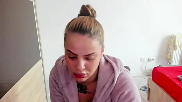 Ellyslimdoll online show from November 20, 2025, 8:47 am