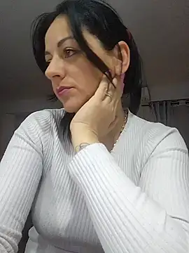 bruneta sexy23 online show from December 29, 2024, 1:56 am