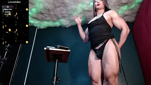 Layla miss online show from November 14, 2025, 9:30 am