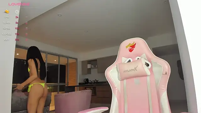 mia yourmommy online show from January 23, 2025, 2:44 am