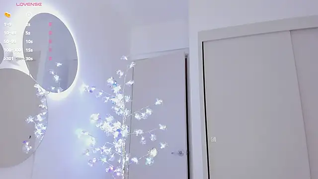 mia yourmommy online show from February 3, 2025, 4:46 am