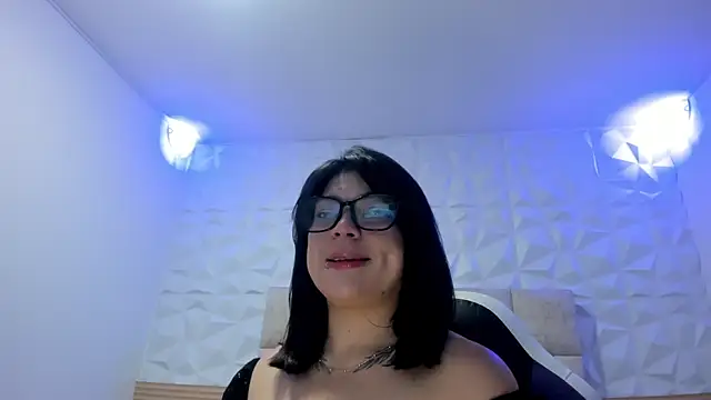 Snapshot of PauletteJ chatting on April 1, 2026, 11:33 am PauletteJ online show from April 1, 2026, 11:33 am