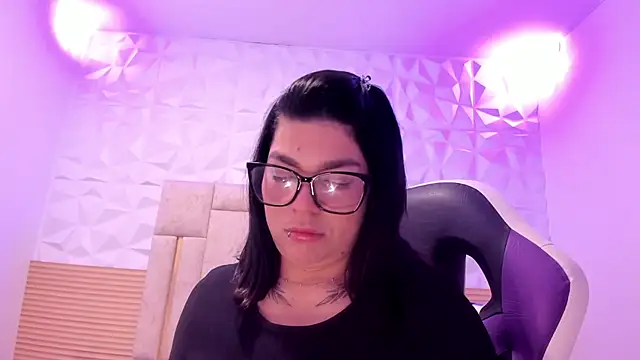 Snapshot of PauletteJ chatting on April 14, 2026, 11:49 am PauletteJ online show from April 14, 2026, 11:49 am