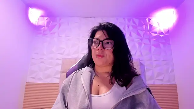Snapshot of PauletteJ chatting on May 19, 2026, 11:49 am PauletteJ online show from May 19, 2026, 11:49 am
